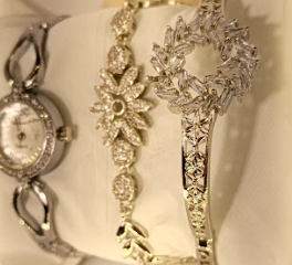 Elegant True Worth Women's Quartz Watch with Crystal-Studded Bracelet Set - Image 2