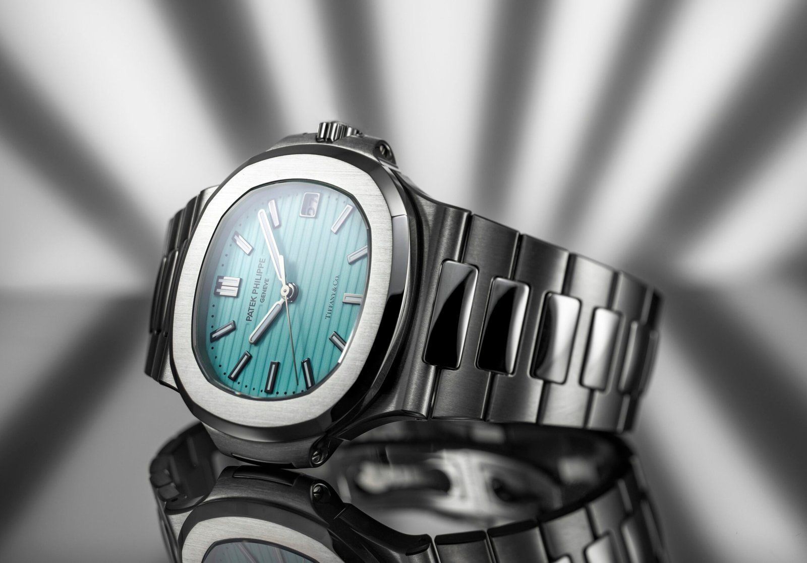 Patek Philippe Nautilus 5711/1A-014 with Turquoise Dial - Image 3